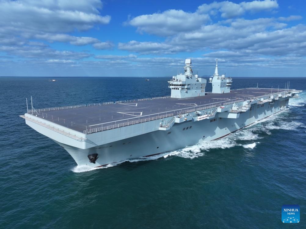 الصين : أول سفينة هجومية برمائية صينية من طراز "076" تكمل تجربتها البحرية الأولى