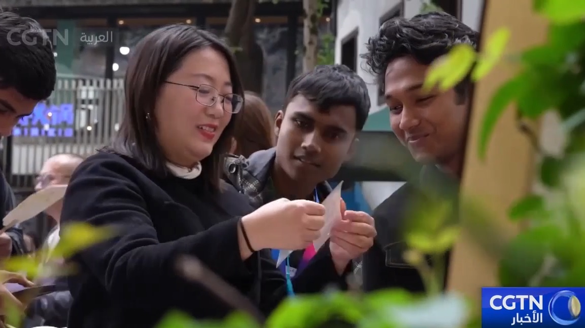 طلاب صينيون وأجانب يعززون التبادل الثقافي والتعلم المتبادل بطرق متنوعة
