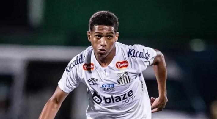 برشلونة يخطط للتعاقد مع نجم برازيلي