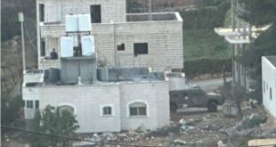 الاحتلال يحتجز عشرات المواطنين ويستجوبهم ويعتدي عليهم بالضرب في بيت أمر شمال الخليل