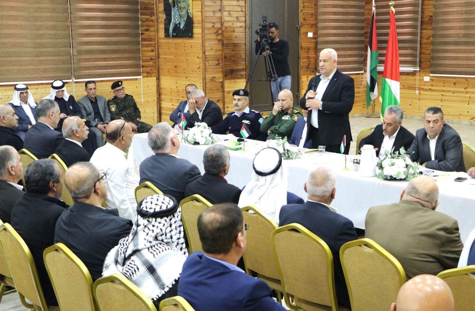 وزير الداخلية اللواء زياد هب الريح من الخليل يؤكد أهمية دور لجان السلم الأهلي في معالجة القضايا المجتمعية