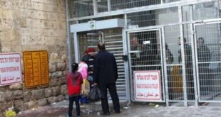 الاحتلال يغلق حاجز شارع الشهداء وسط الخليل