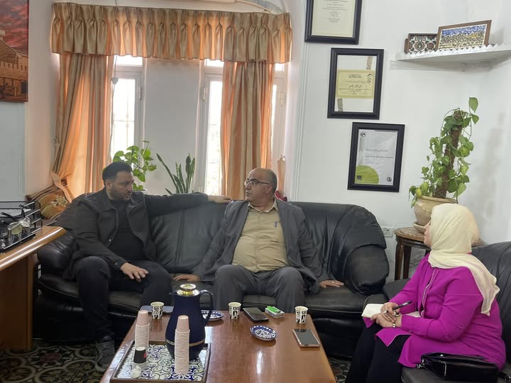 تربية الخليل ولجنة إعمار الخليل تبحثان سبل التعاون المشترك لدعم مدارس البلدة القديمة