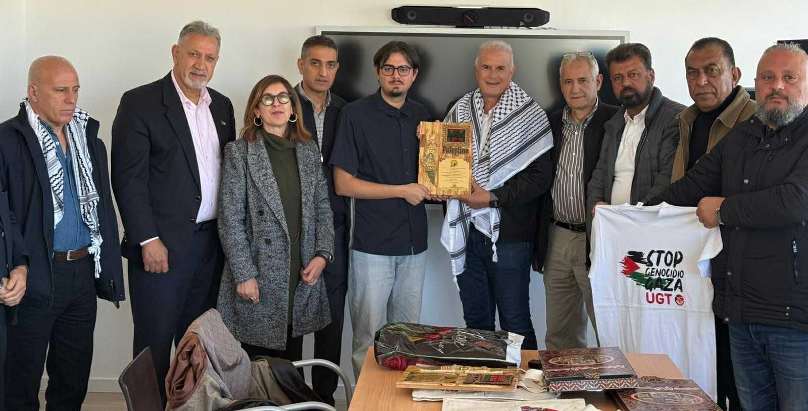 الأقاليم الخارجية لحركة فتح تشارك هيئة شؤون الأسرى والمحررين ومؤسسات الأسرى بتكريم اتحادات نقابات العمال الإسبانية