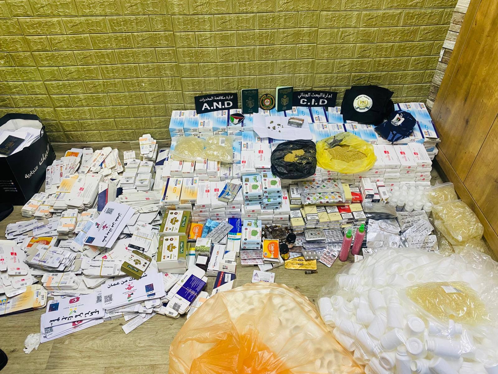 المباحث العامة في الشرطة تضبط معملاً لتصنيع وتزوير الأدوية في طولكرم