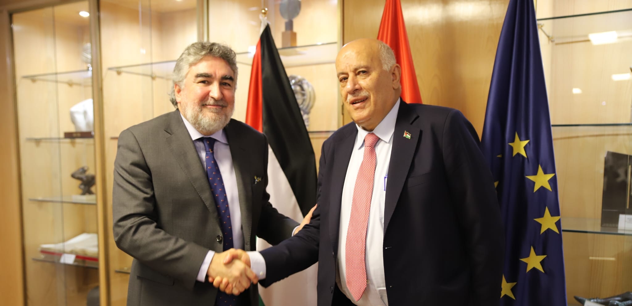 جبريل الرجوب يلتقي رئيس المجلس الأعلى للشباب والرياضة الإسباني