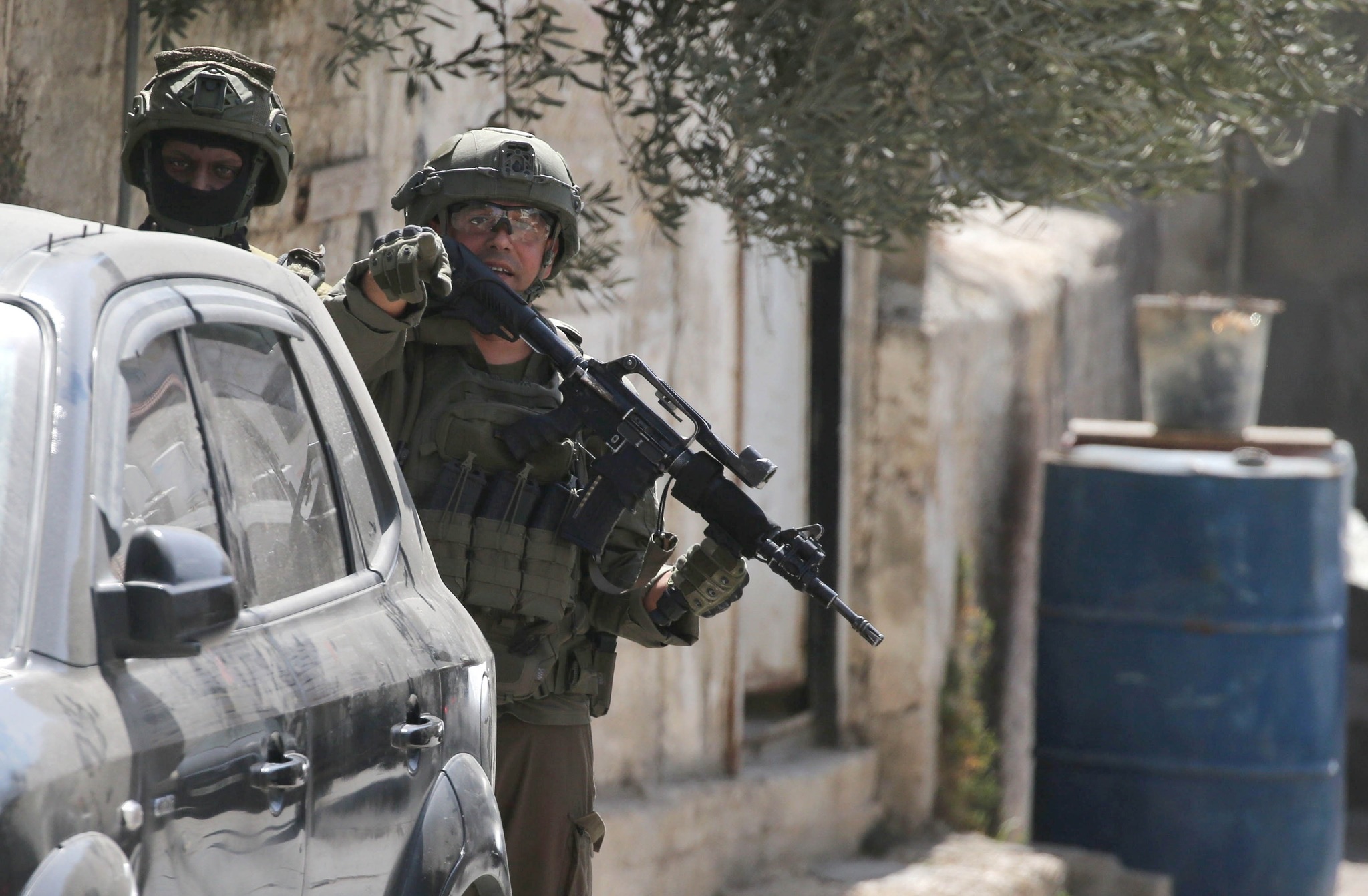 قوات الاحتلال تغلق طريق جنين - نابلس