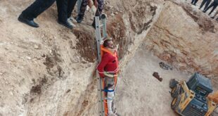 الدفاع المدني يخلي عاملا مصابا من داخل حفرة في يطا جنوب الخليل