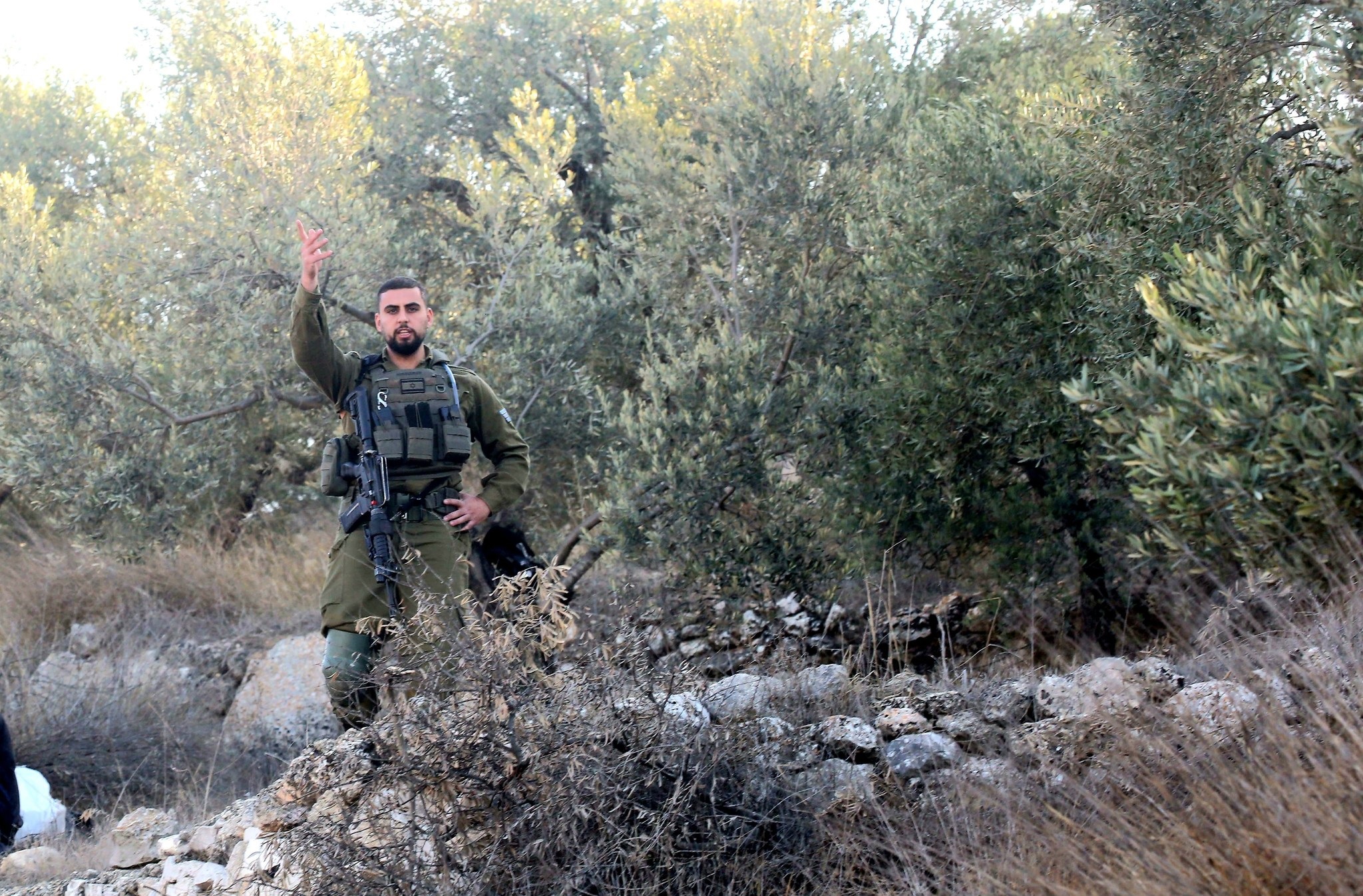 الاحتلال يعتقل 6 مواطنين بينهم طفل من الخليل