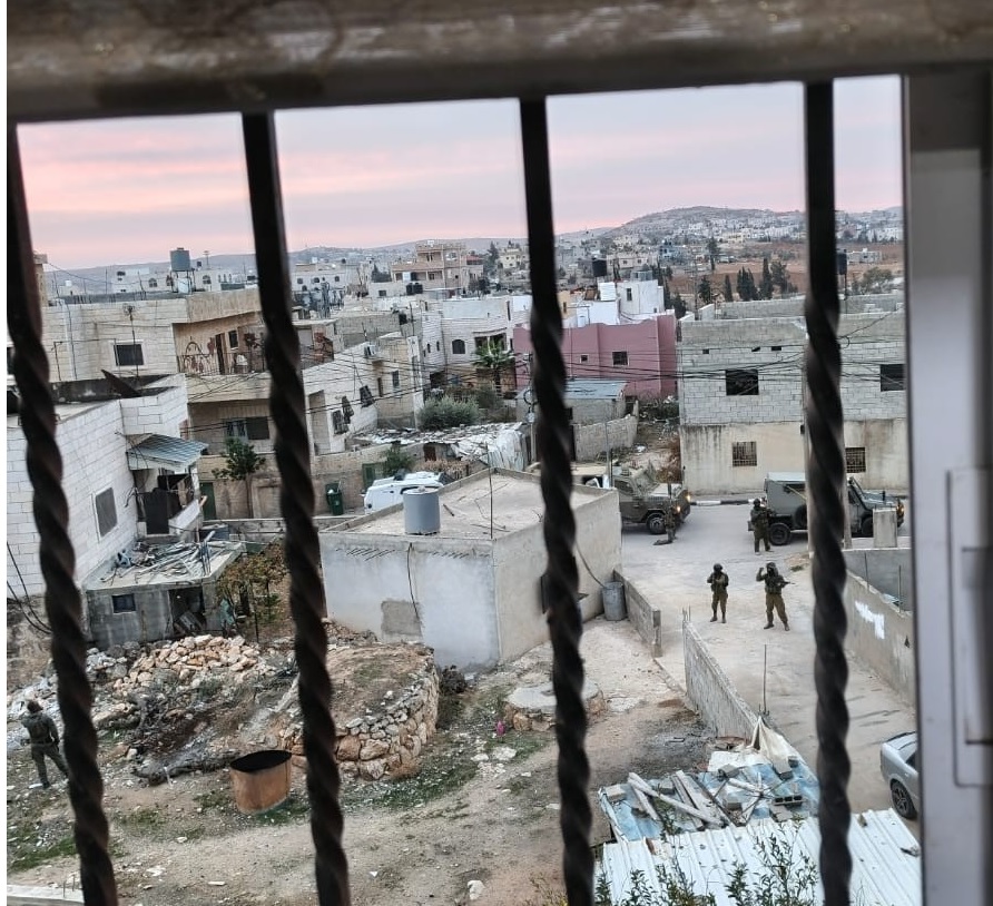 قوات الاحتلال تشن حملة مداهمات واعتقالات واسعة في الضفة الغربية