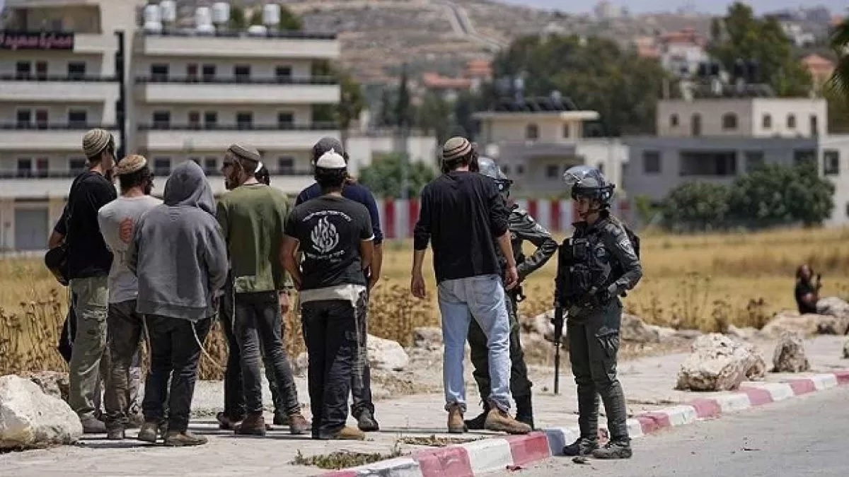 10 إصابات إحداها بالرصاص في هجوم للمستوطنين على خلايل اللوز شرق بيت لحم
