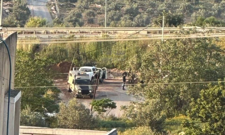 الاحتلال ينصب حاجزا عسكريا في المغير شرق رام الله