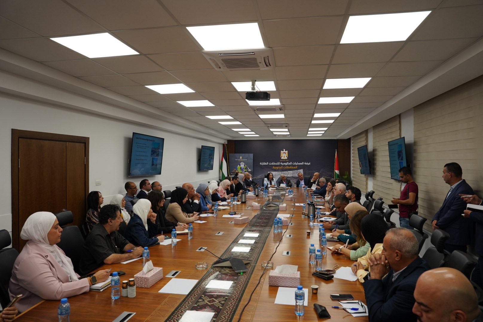 غرفة العمليات الحكومية تستعرض خطة الإغاثة والتعافي المبكر لقطاع التعليم في غزة