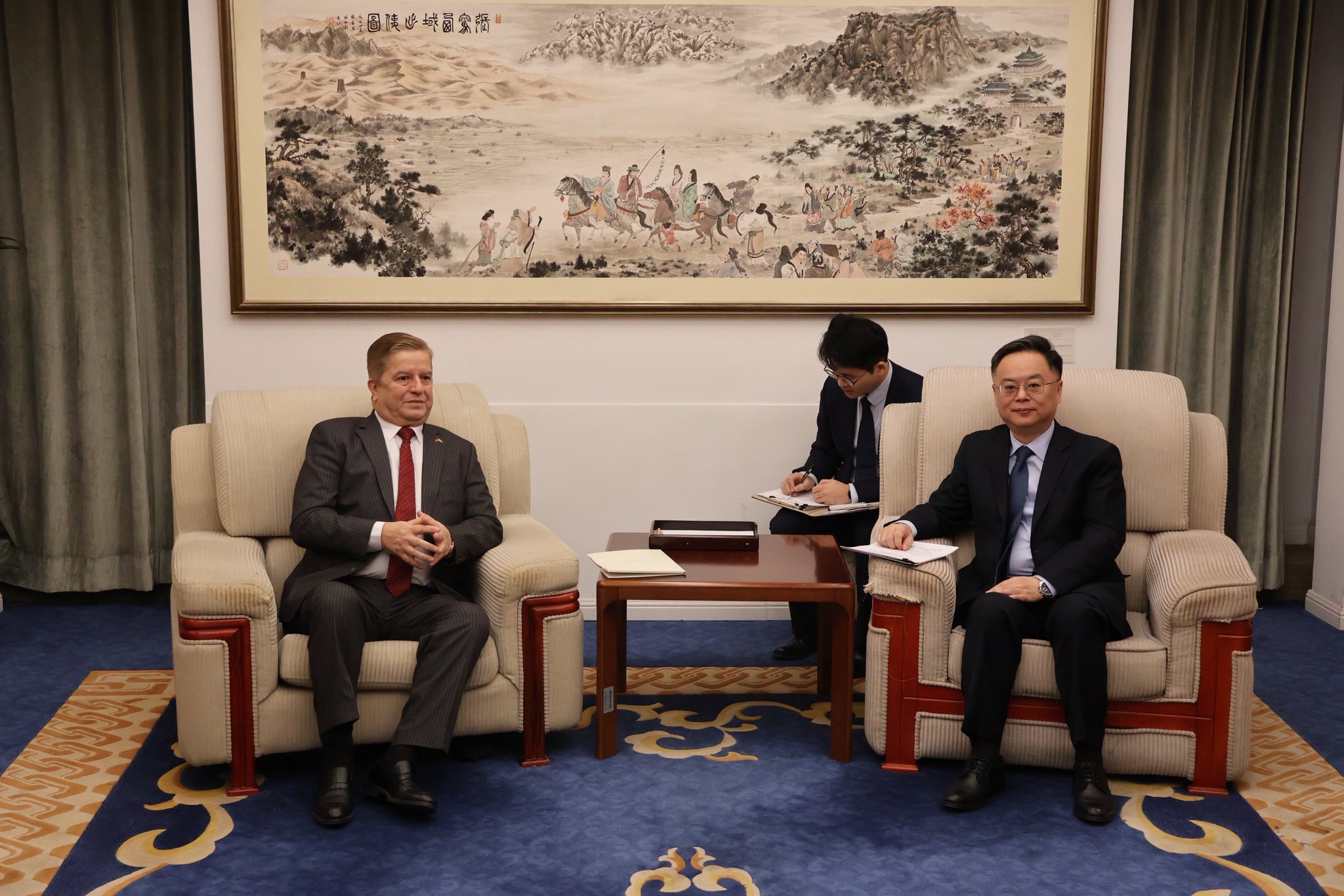 سفير فلسطين لدى الصين جواد عواد يلتقي مدير إدارة غرب آسيا وشمال أفريقيا في وزارة الخارجية الصينية