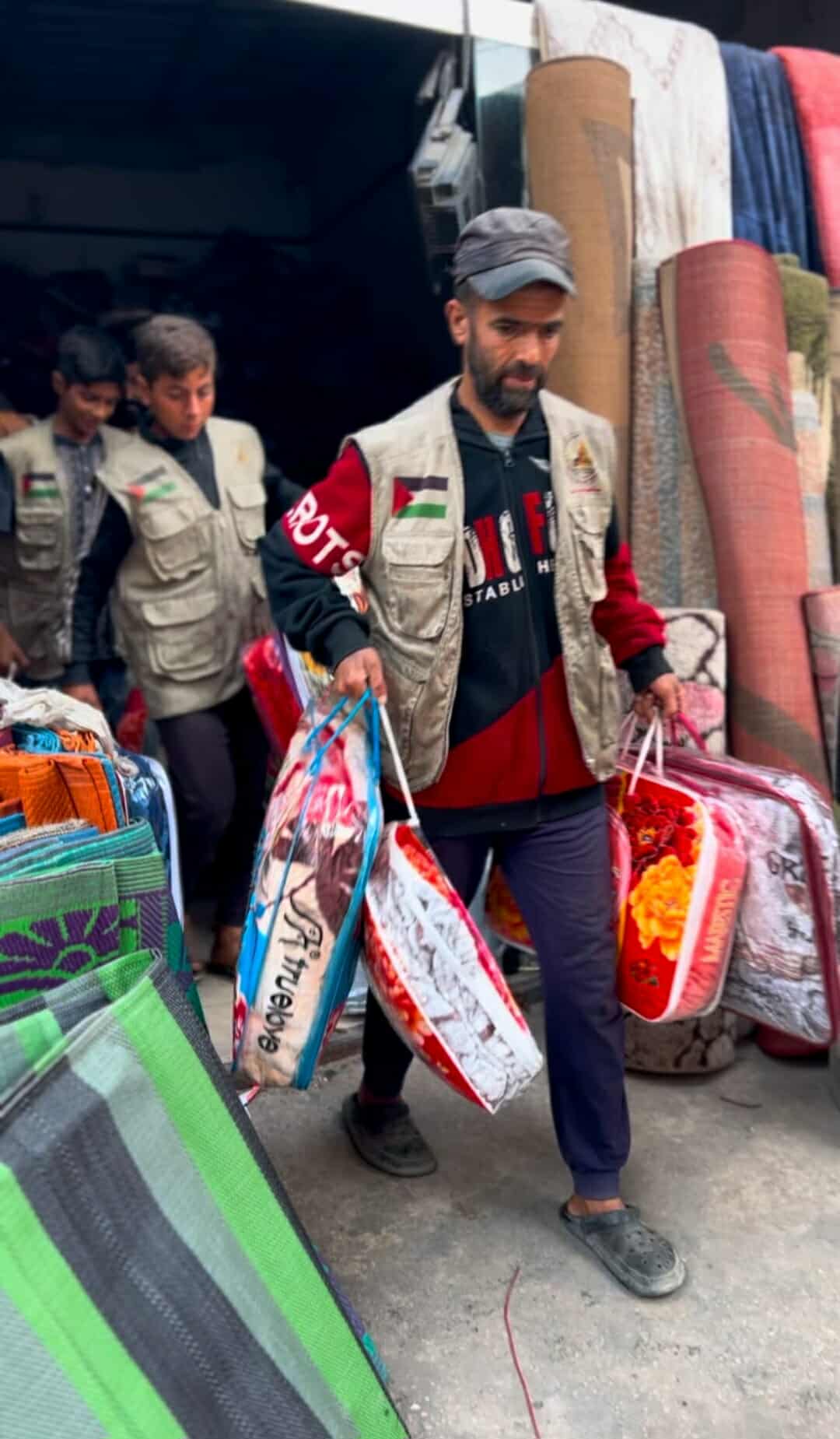 "فلسطين الخيرية" تُنهي استعدداتها لتنفيذ حملة "دفء من أجل غزة"