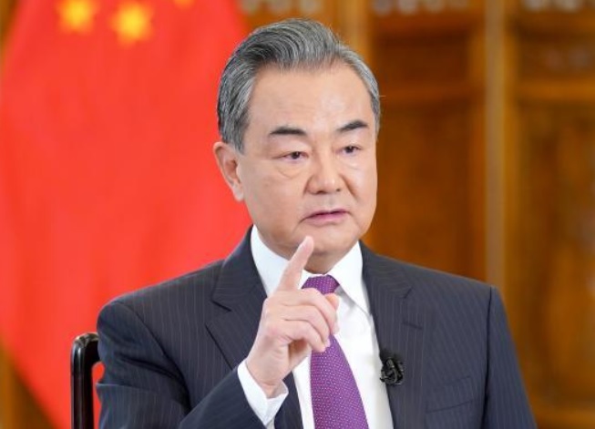 وزير الخارجية الصيني يحث اليابان على التفكر مليا في أخطائها وتصحيحها في أسرع وقت ممكن
