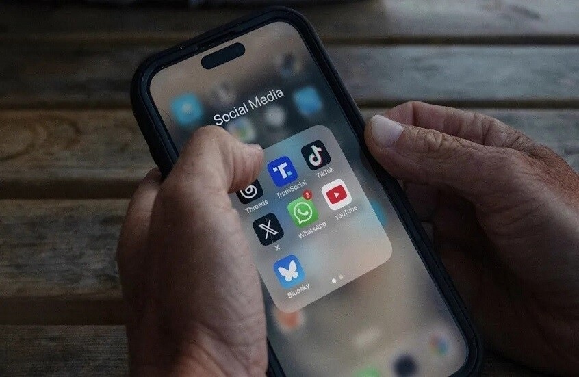 أكسيوس : مستخدمو مواقع التواصل يفرون من منصة إكس ويتجهون إلى تيك توك وريديت