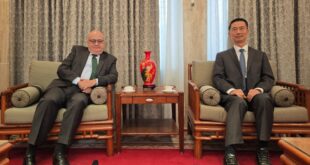 السفير الصيني لدى الأردن قوه وي يناقش قضايا المنطقة مع السفير الروسي