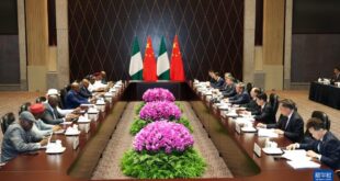 الصين : رئيس مجلس الدولة الصيني يلتقي رئيس مجلس النواب النيجيري