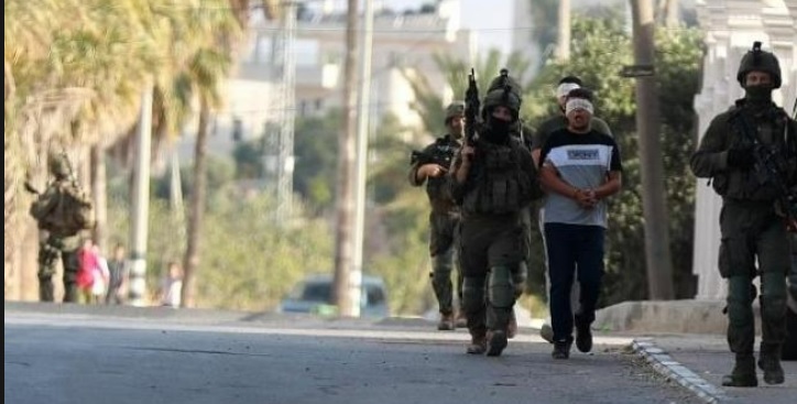 الاحتلال يعتقل 4 مواطنين جنوب نابلس