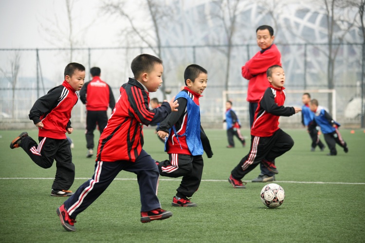 الصين تلزم الطلاب بالأنشطة البدنية اليومية لمدة لا تقل عن ساعتين
