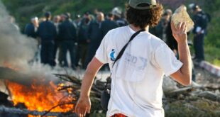 مستوطنون يضرمون النيران في 6 "فلل" سياحية جنوب نابلس