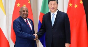 رئيس الصين شي ورئيس جزر القمر يتبادلان التهاني بمناسبة الذكرى الخمسين لإقامة العلاقات بين البلدين