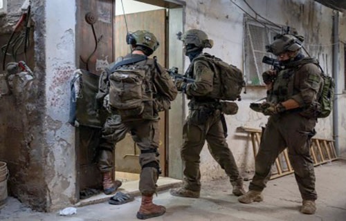 الاحتلال يقتحم يعبد جنوب غرب جنين ويحول منازل الى ثكنات عسكرية