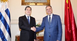 نائب رئيس مجلس الدولة الصيني يدعو الصين وأوروغواي إلى تعزيز الزخم الإيجابي في العلاقات الثنائية