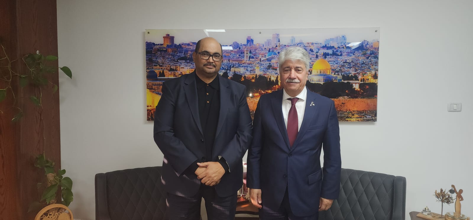 خلال لقائه سفير جنوب افريقيا ، د. مجدلاني : حكومة الاحتلال وعبر مجموعة من الاجراءات تسعى لتقويض السلطة الفلسطينية