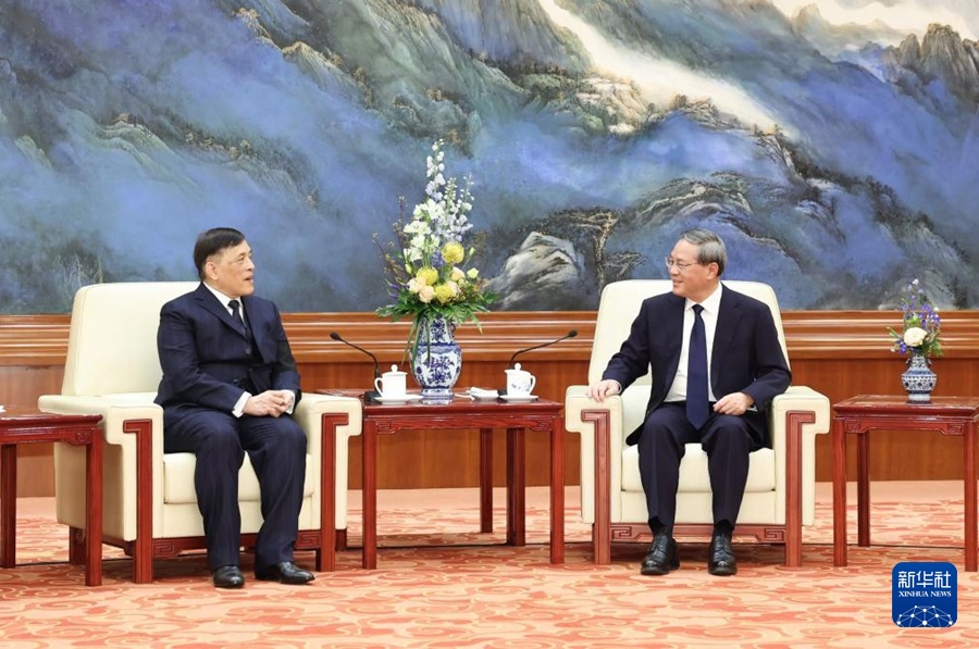  رئيس مجلس الدولة الصيني يلتقي ملك تايلاند
