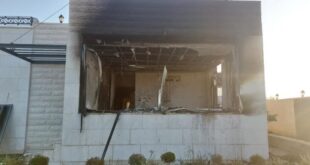 مستوطنون يشعلون النار بمنزل فلسطيني شمال شرق رام الله