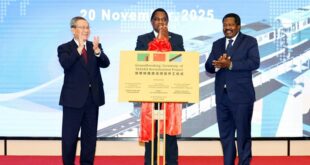 رئيس مجلس الدولة الصيني: الصين تتعهد بتعزيز تسهيل التجارة والاستثمار مع زامبيا وتنزانيا