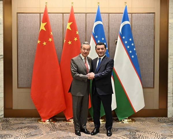وزيرا خارجية الصين وأوزبكستان يعقدان الحوار الاستراتيجي الثاني بينهما