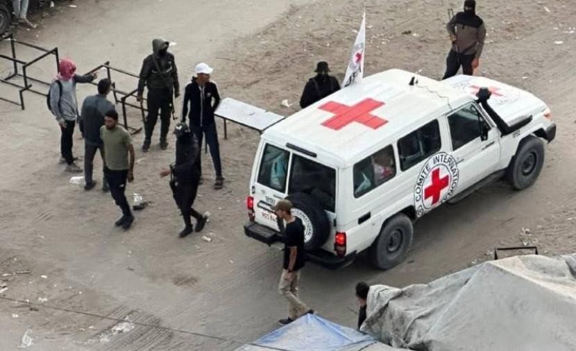 الاحتلال يسلم 15 جثمانا لشهداء من قطاع غزة