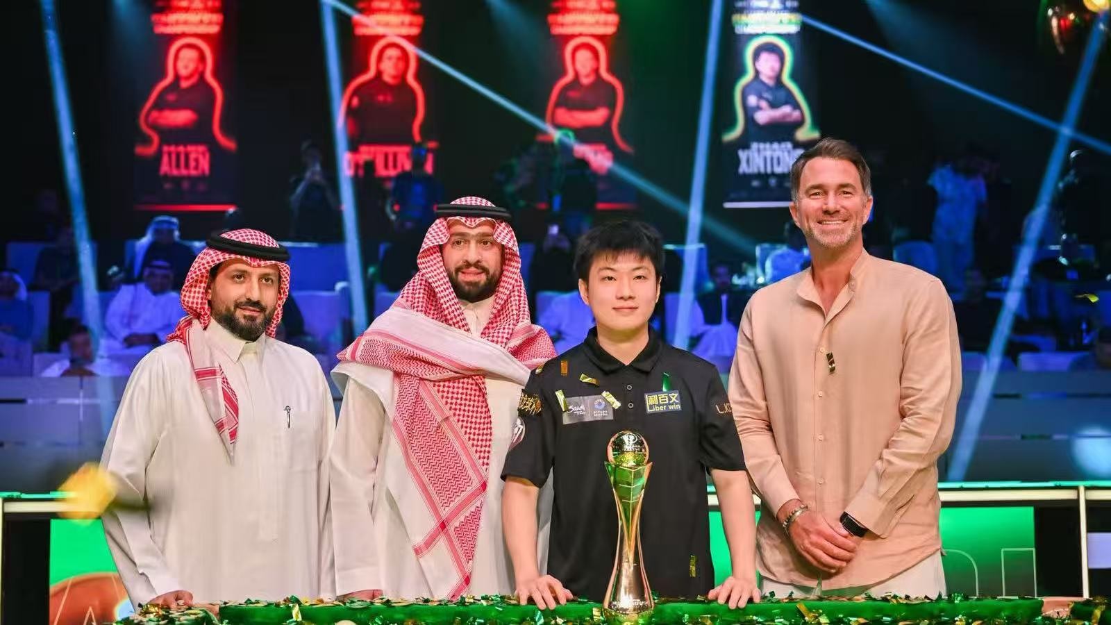 اللاعب الصيني تشاو شين تونغ يتوّج بلقب بطولة موسم الرياض للسنوكر 2025