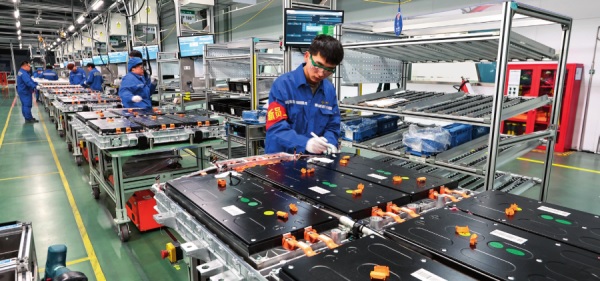 اختبار تكنولوجيا جديد لضمان سلامة النقل الجوي لبطاريات الليثيوم في الصين
