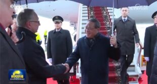 رئيس مجلس الدولة الصيني يصل إلى روسيا لحضور اجتماع منظمة شانغهاي للتعاون