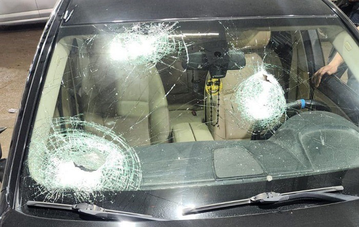 مستوطنون يحطمون 4 مركبات في ياسوف شرق سلفيت