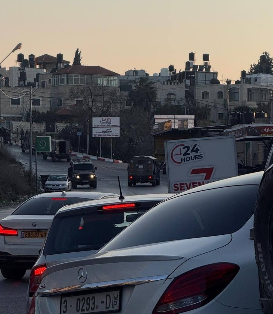 الاحتلال يجرف مشطبا للمركبات شمال غرب القدس