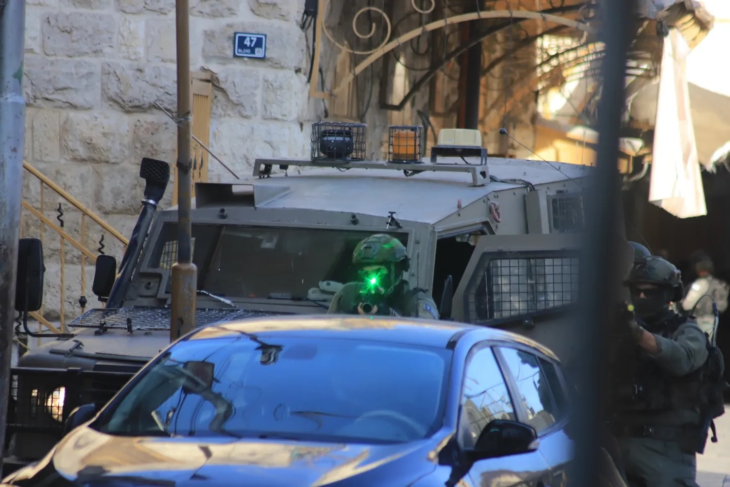 قوات الاحتلال تعتقل 9 مواطنين من مدينة نابلس ومخيم بلاطة