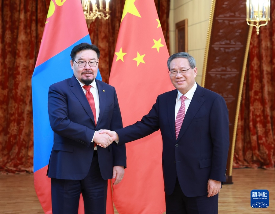 رئيس مجلس الدولة : الصين على استعداد لتوسيع حجم التجارة مع منغوليا