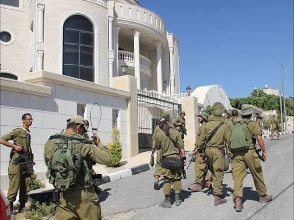 الاحتلال يحوّل منزلا في الزاوية إلى ثكنة عسكرية ويغلق مدخل البلدة لليوم الثاني
