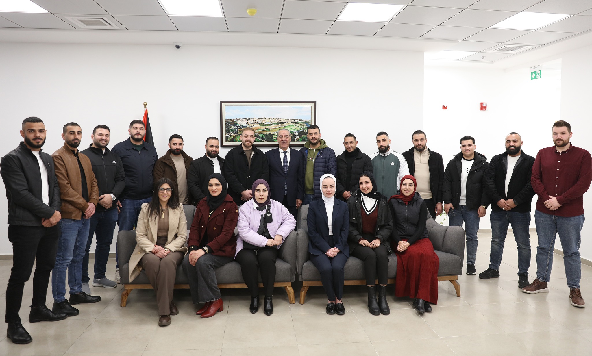 نائب الرئيس حسين الشيخ يستقبل سكرتاريا الشبيبة الفتحاوية ويشيد بنجاح الانتخابات وتعزيز الدور الشبابي