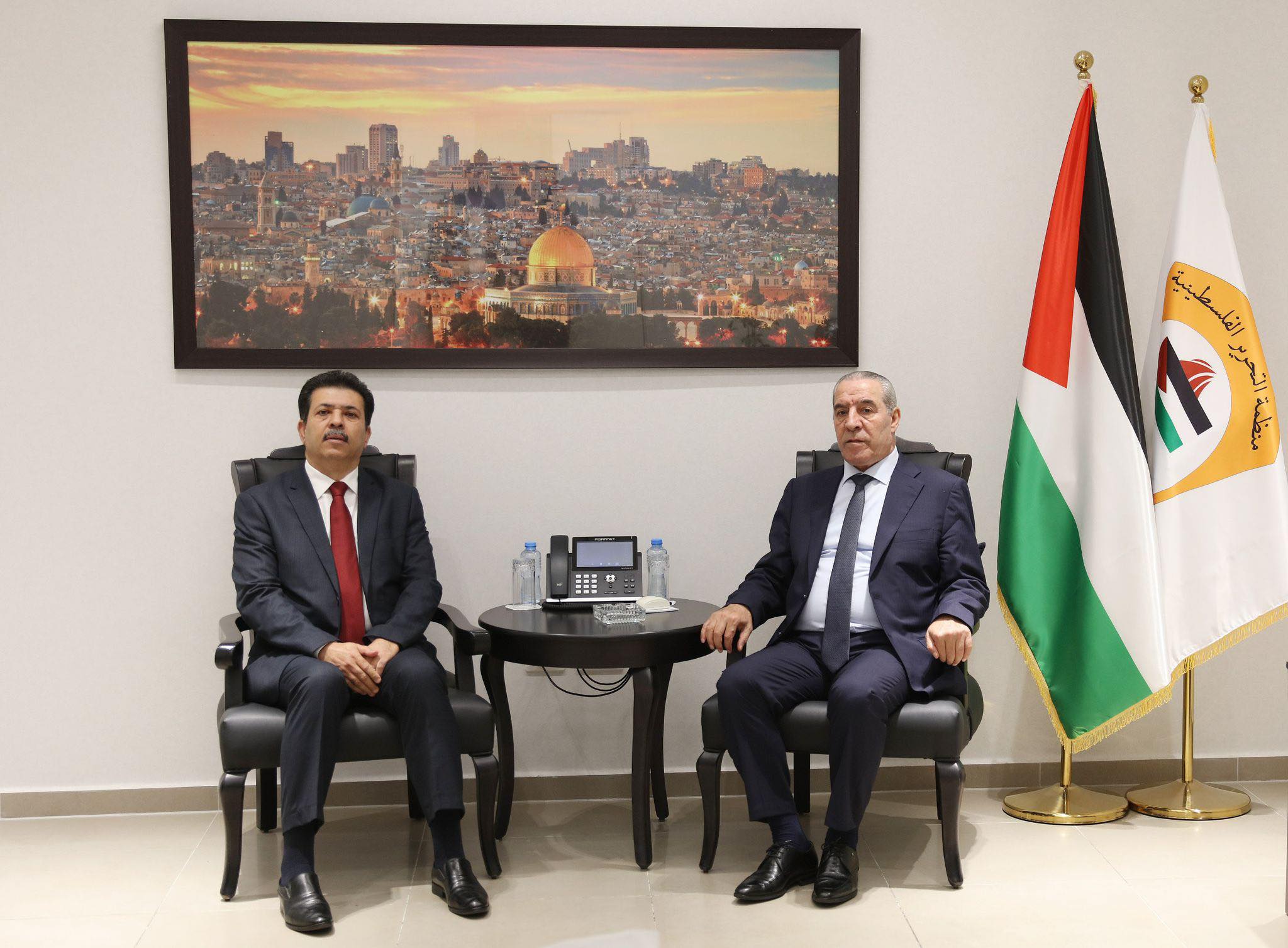 حسين الشيخ يلتقي السفير التونسي لدى فلسطين ويبحثان مستجدات الأوضاع في غزة والضفة الغربية
