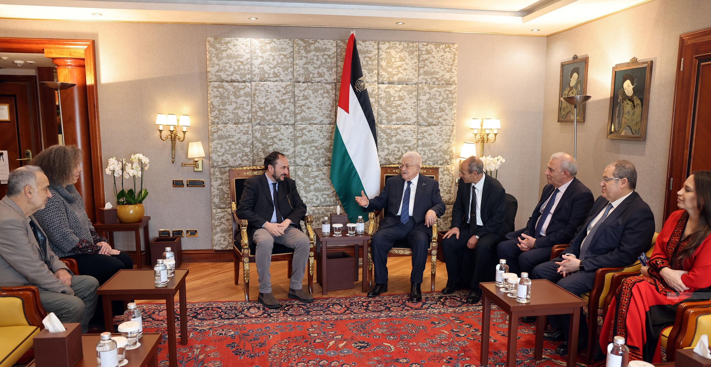 الرئيس محمود عباس يلتقي أمين عام الحزب الشيوعي الإيطالي