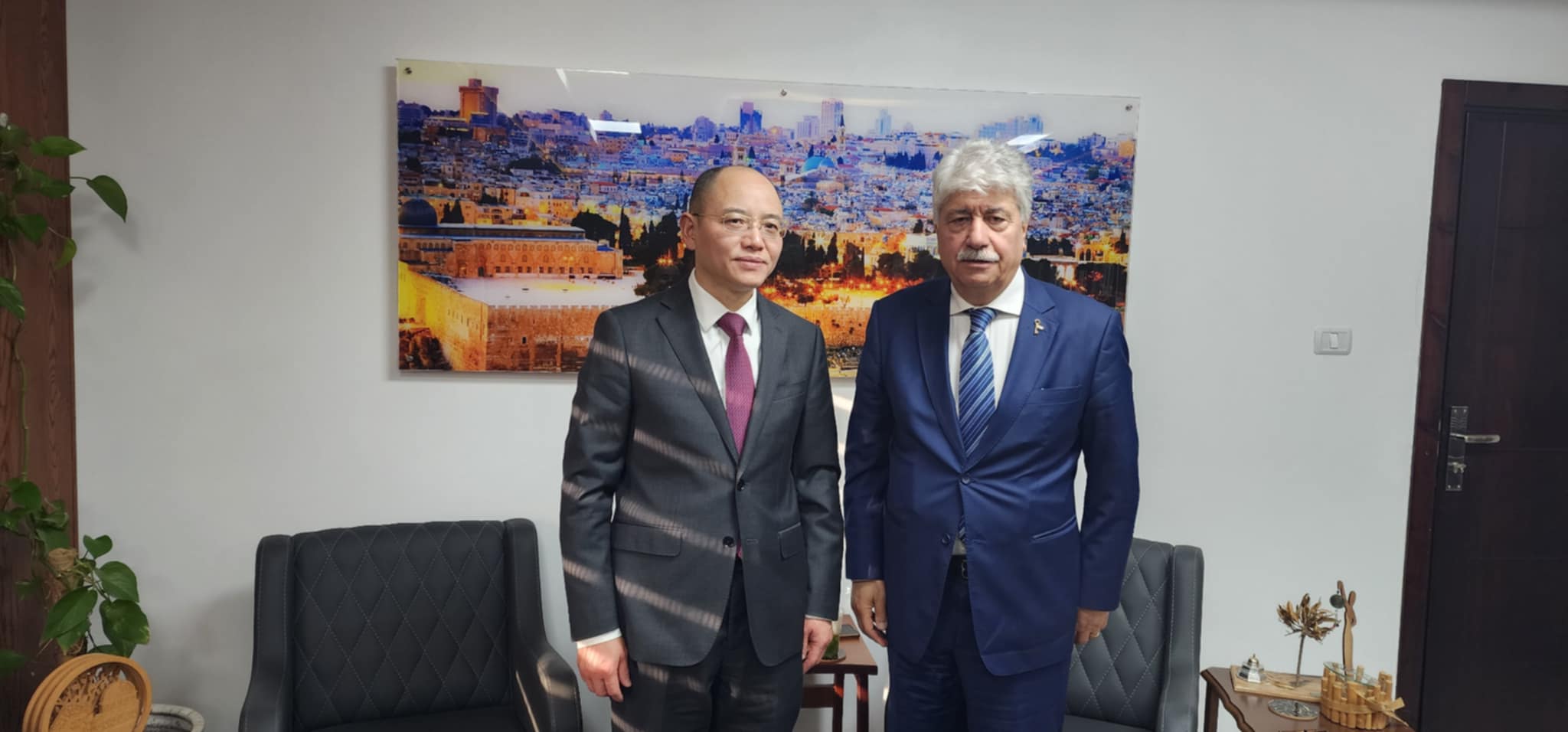 خلال لقائه السفير الصيني ، د. مجدلاني : نحذر من التلاعب بتطبيق قرار مجلس الأمن ويشيد بموقف الصين الداعم لقضية شعبنا