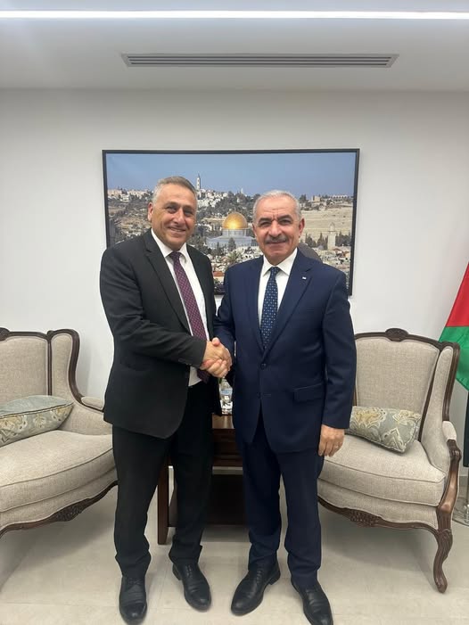 رئيس جامعة الاستقلال يلتقي عضو اللجنة المركزية لحركة فتح الدكتور محمد اشتية