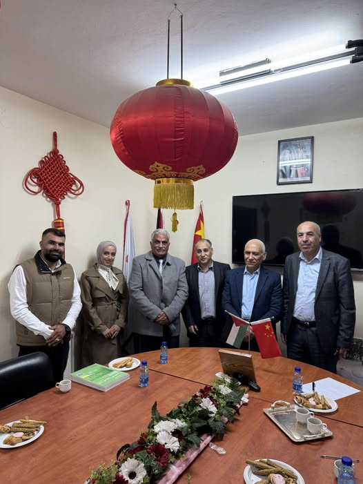 وفد من مدرسة طلائع الرحمن – طوباس يزور مقر جمعية الصداقة الفلسطينية – الصينية في رام الله