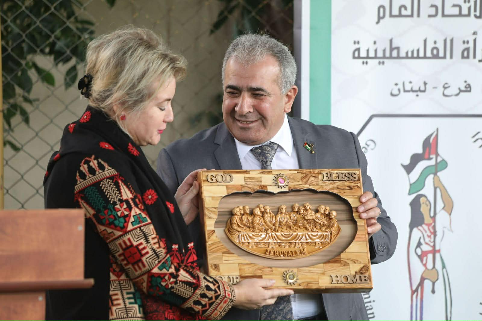 سفيرا بولندا وفلسطين يفتتحان ملعب القدس في مخيم الرشيدية